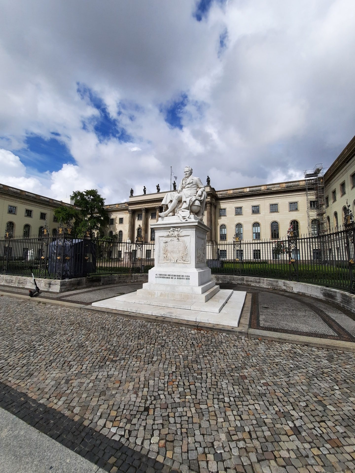 Alexander von Humboldt's monument, Berlin, by Luca Borghi - 01.jpg